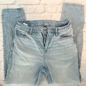 Women’s American Eagle size 2 high-rise short. Great condition.